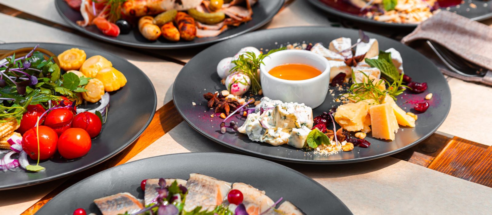 set-dishes-large-company-table-restaurant